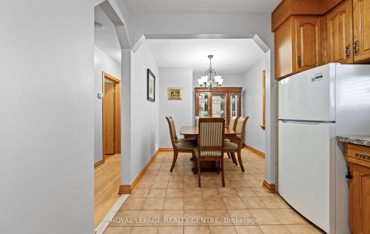 Photo 9 at 8 Davick Drive, Alderwood, Toronto