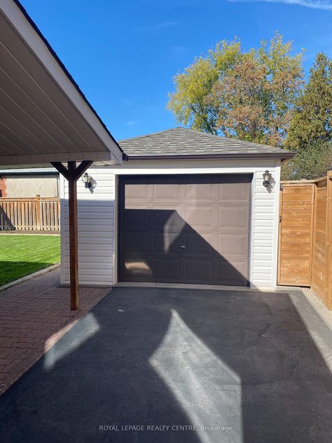 Photo 4 at 8 Davick Drive, Alderwood, Toronto