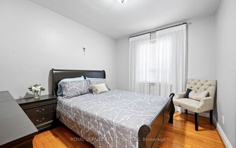 Photo 11 at 8 Davick Drive, Alderwood, Toronto