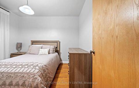 Photo 13 at 8 Davick Drive, Alderwood, Toronto