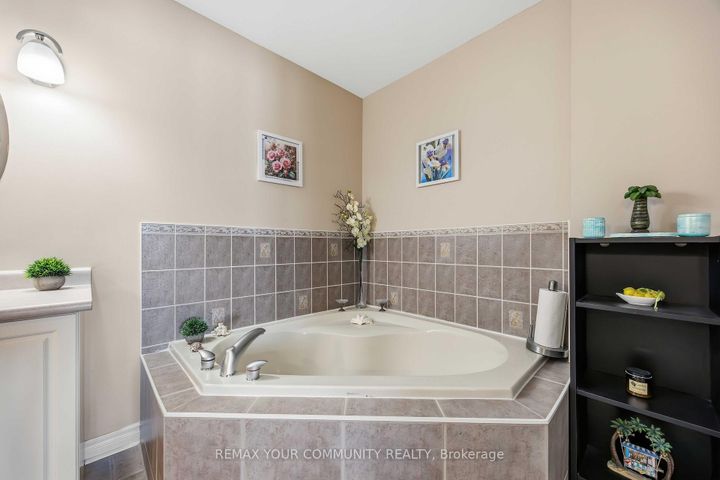 Photo 36 at 17 - 520 Silken Laumann Drive, Wyndham, Newmarket