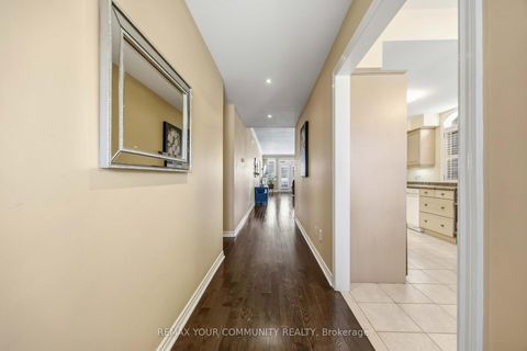Photo 5 at 17 - 520 Silken Laumann Drive, Wyndham, Newmarket