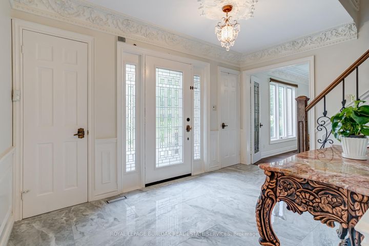 Photo 9 at 28 Stonegate Drive, Ancaster, Hamilton