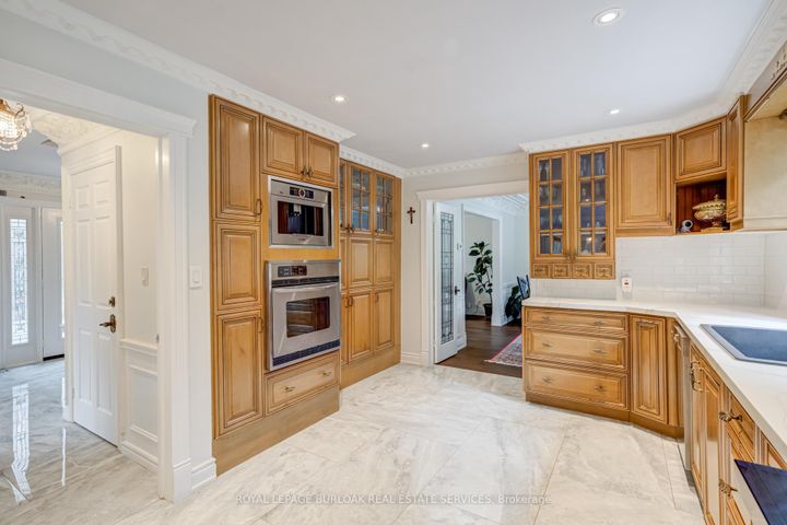 Photo 16 at 28 Stonegate Drive, Ancaster, Hamilton