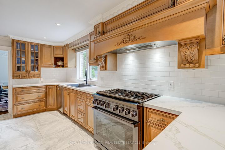 Photo 17 at 28 Stonegate Drive, Ancaster, Hamilton