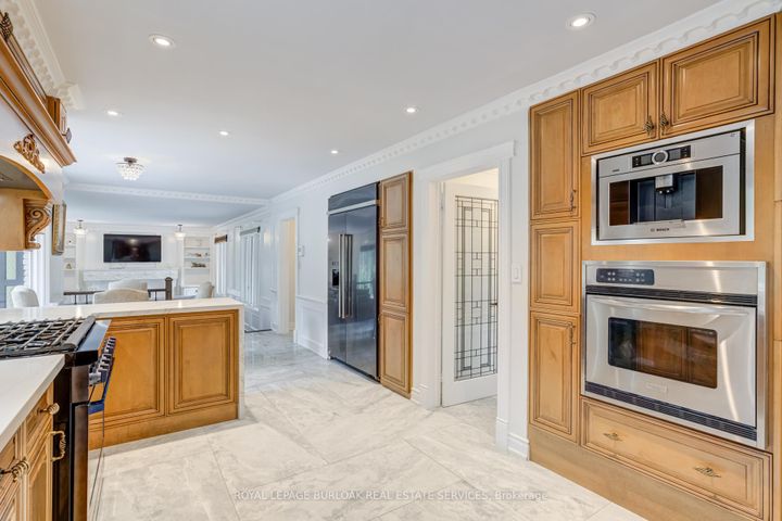 Photo 18 at 28 Stonegate Drive, Ancaster, Hamilton