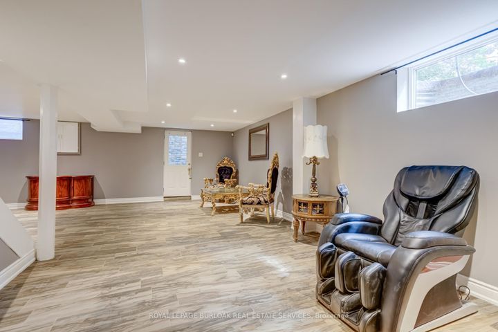 Photo 38 at 28 Stonegate Drive, Ancaster, Hamilton