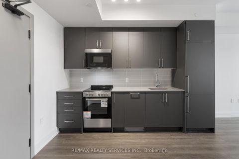 Photo 11 at 335 - 2075 King Road, King City, King