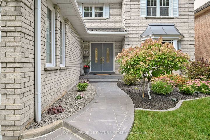 Photo 3 at 1729 Pengilley Place, Clarkson, Mississauga