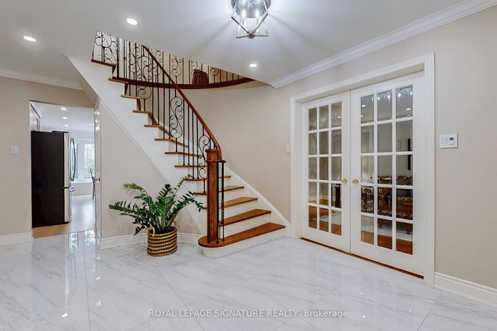 Photo 4 at 1729 Pengilley Place, Clarkson, Mississauga