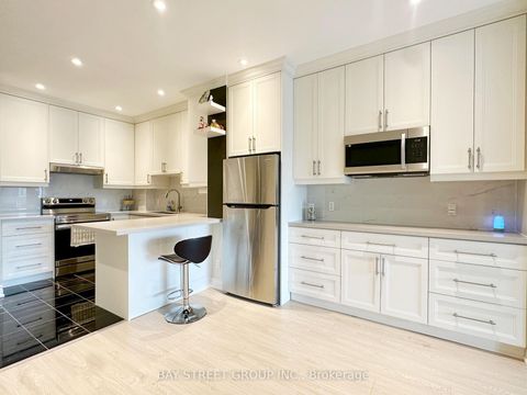 Photo 13 at 1001 - 102 Bloor Street W, Annex, Toronto