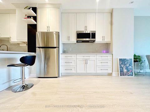 Photo 15 at 1001 - 102 Bloor Street W, Annex, Toronto