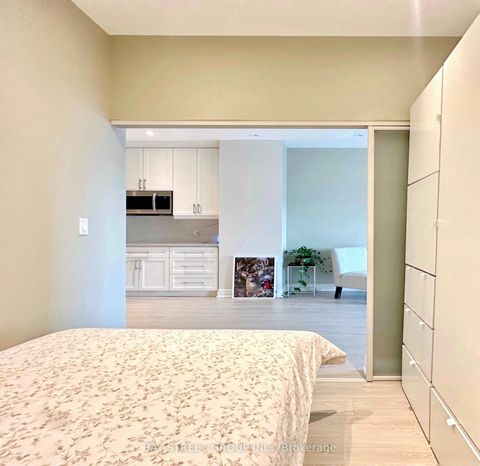 Photo 23 at 1001 - 102 Bloor Street W, Annex, Toronto