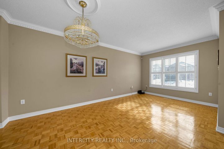 Photo 5 at 6 Noble Prince Place, Sonoma Heights, Vaughan