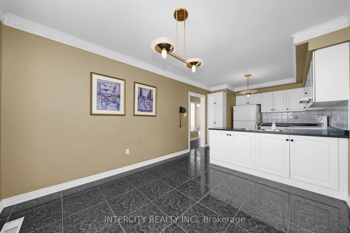 Photo 9 at 6 Noble Prince Place, Sonoma Heights, Vaughan