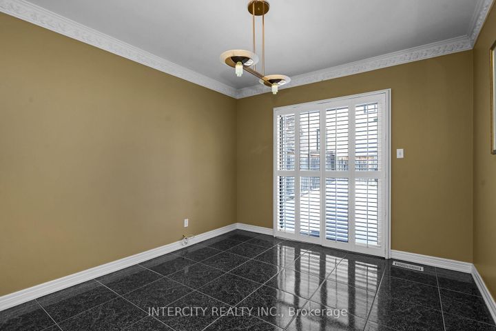 Photo 10 at 6 Noble Prince Place, Sonoma Heights, Vaughan