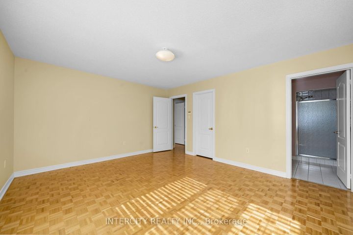 Photo 16 at 6 Noble Prince Place, Sonoma Heights, Vaughan