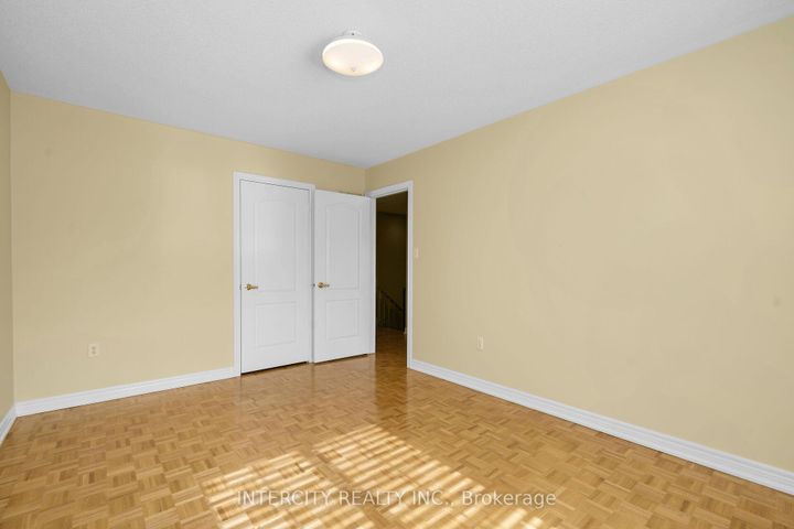 Photo 19 at 6 Noble Prince Place, Sonoma Heights, Vaughan