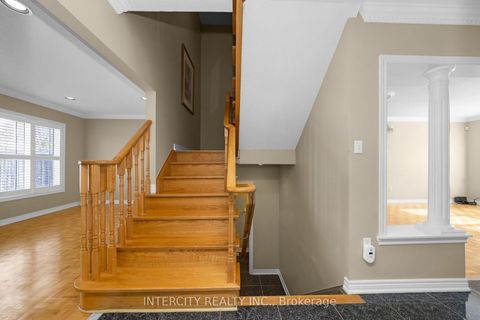 Photo 14 at 6 Noble Prince Place, Sonoma Heights, Vaughan