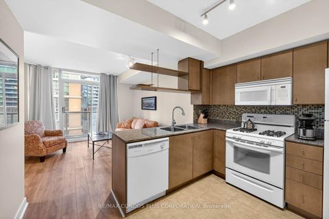 Photo 5 at 605 - 35 Mariner Terrace, Waterfront Communities C1, Toronto