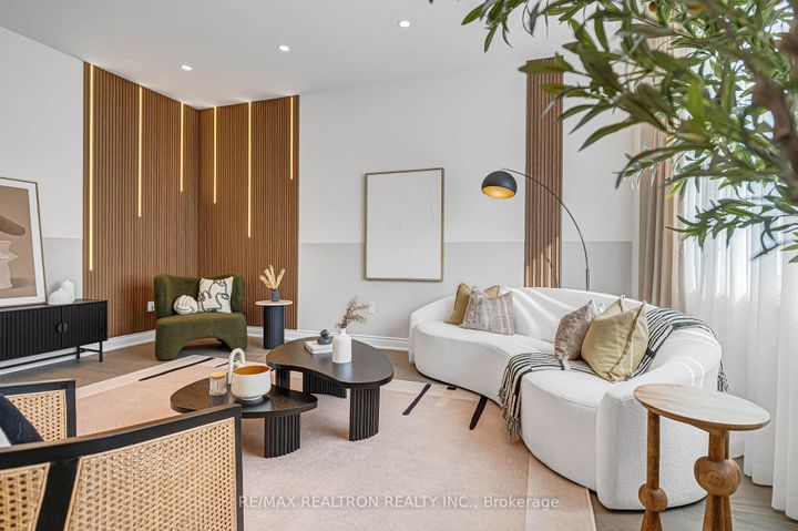 Photo 12 at 15 Current Drive, Rural Richmond Hill, Richmond Hill