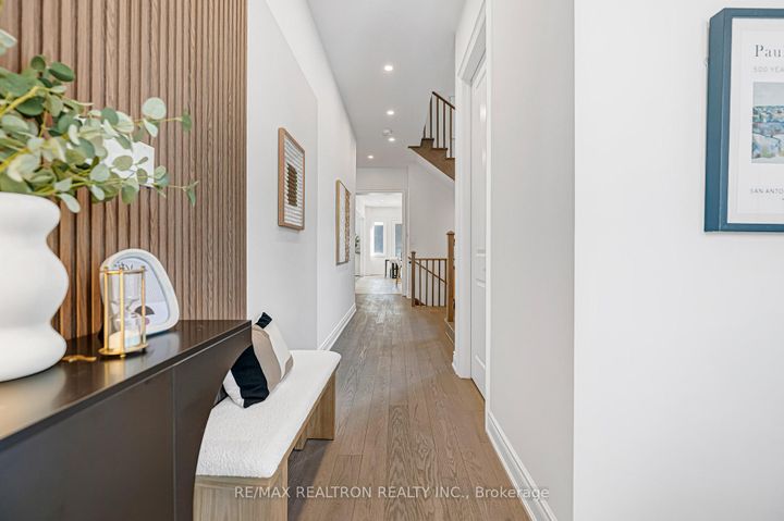 Photo 14 at 15 Current Drive, Rural Richmond Hill, Richmond Hill