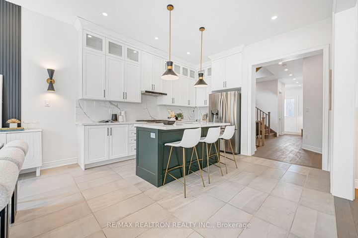 Photo 18 at 15 Current Drive, Rural Richmond Hill, Richmond Hill