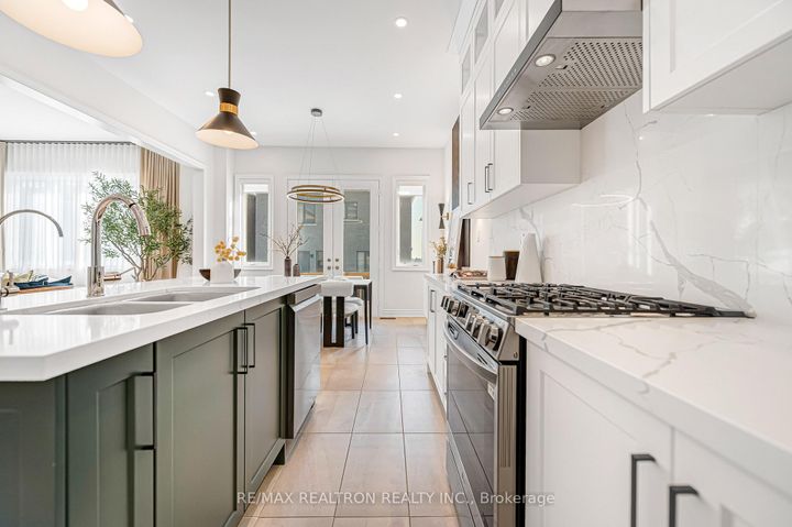 Photo 21 at 15 Current Drive, Rural Richmond Hill, Richmond Hill