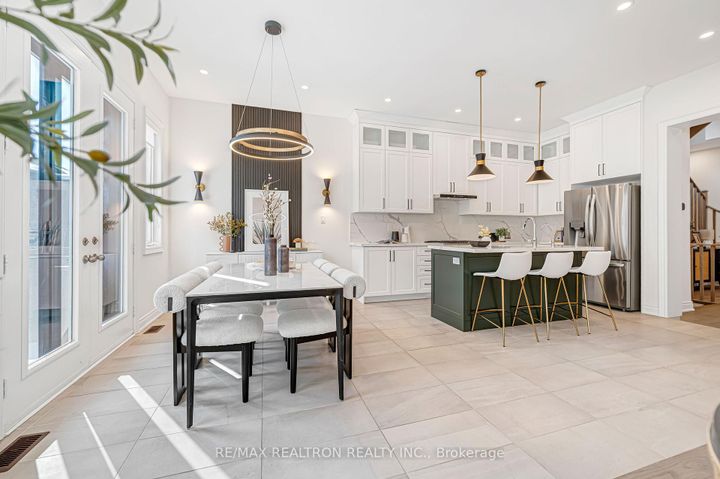 Photo 23 at 15 Current Drive, Rural Richmond Hill, Richmond Hill