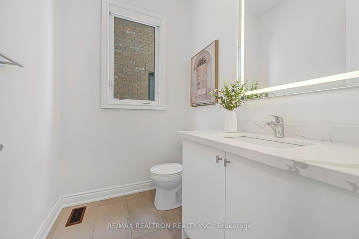 Photo 25 at 15 Current Drive, Rural Richmond Hill, Richmond Hill