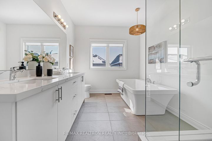 Photo 30 at 15 Current Drive, Rural Richmond Hill, Richmond Hill