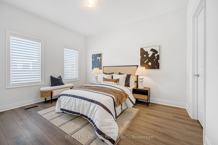 Photo 34 at 15 Current Drive, Rural Richmond Hill, Richmond Hill