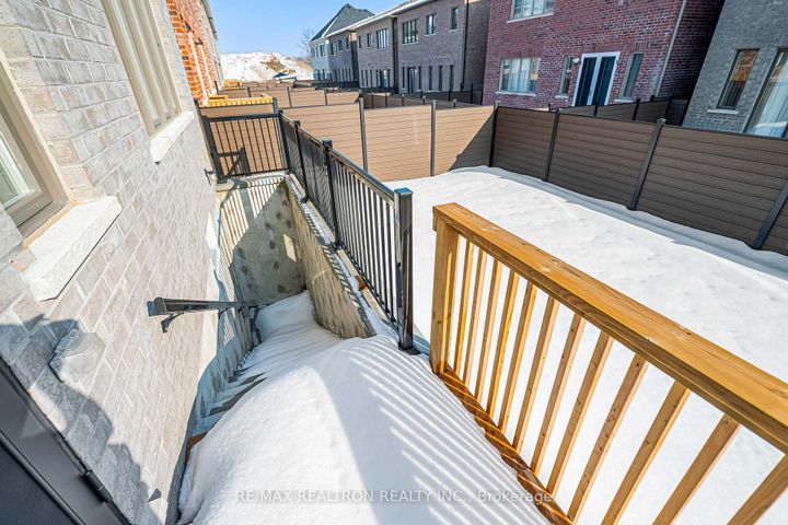 Photo 38 at 15 Current Drive, Rural Richmond Hill, Richmond Hill