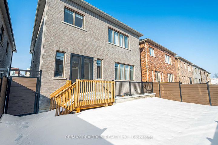 Photo 39 at 15 Current Drive, Rural Richmond Hill, Richmond Hill