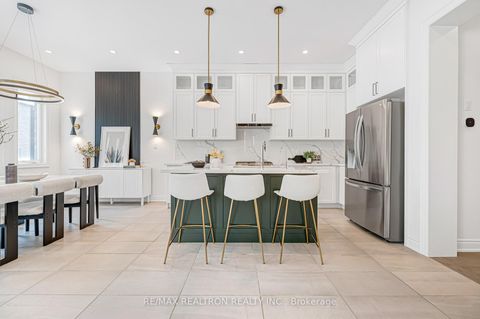 Photo 17 at 15 Current Drive, Rural Richmond Hill, Richmond Hill