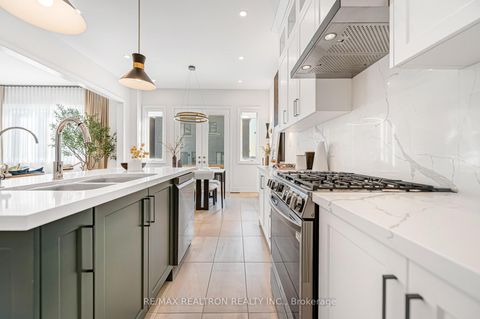 Photo 21 at 15 Current Drive, Rural Richmond Hill, Richmond Hill