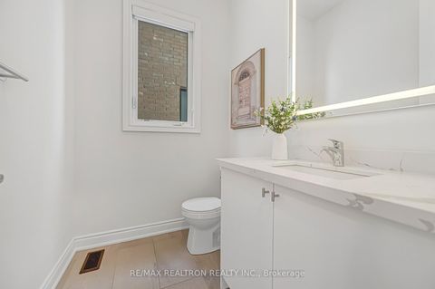 Photo 25 at 15 Current Drive, Rural Richmond Hill, Richmond Hill