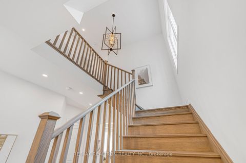 Photo 27 at 15 Current Drive, Rural Richmond Hill, Richmond Hill