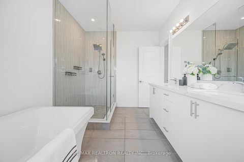 Photo 31 at 15 Current Drive, Rural Richmond Hill, Richmond Hill