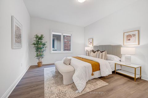 Photo 32 at 15 Current Drive, Rural Richmond Hill, Richmond Hill