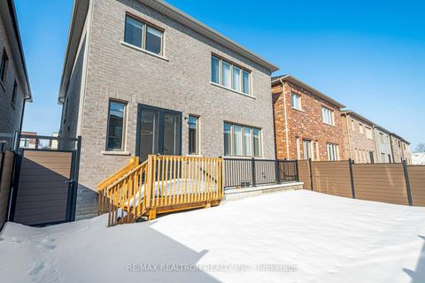 Photo 39 at 15 Current Drive, Rural Richmond Hill, Richmond Hill