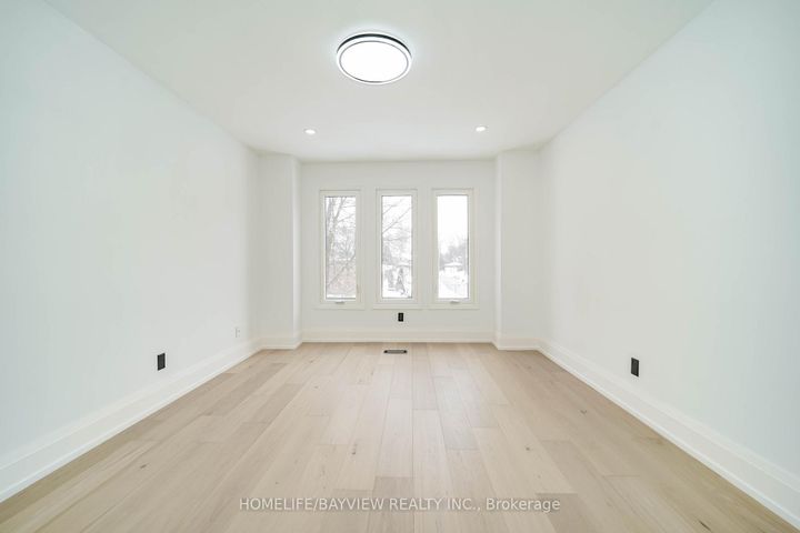 Photo 2 at 39 Shaftsbury Avenue, Westbrook, Richmond Hill