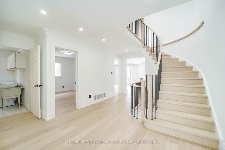 Photo 3 at 39 Shaftsbury Avenue, Westbrook, Richmond Hill