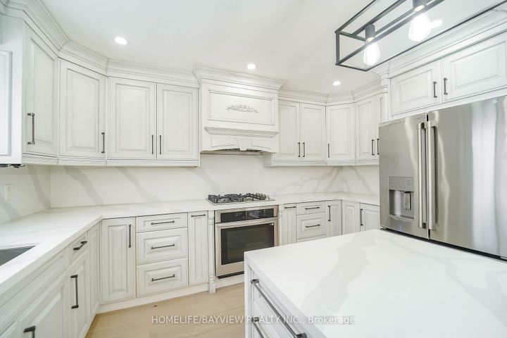 Photo 6 at 39 Shaftsbury Avenue, Westbrook, Richmond Hill