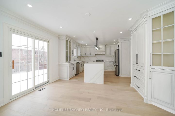 Photo 8 at 39 Shaftsbury Avenue, Westbrook, Richmond Hill