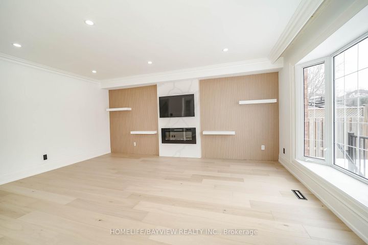 Photo 10 at 39 Shaftsbury Avenue, Westbrook, Richmond Hill