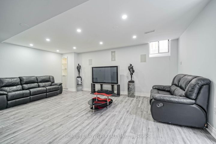 Photo 25 at 39 Shaftsbury Avenue, Westbrook, Richmond Hill