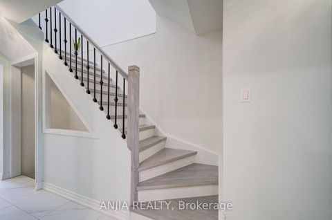 Photo 9 at 83 McClintock Crescent, Lakeview Estates, Vaughan