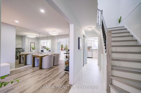 Photo 10 at 83 McClintock Crescent, Lakeview Estates, Vaughan