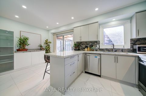 Photo 13 at 83 McClintock Crescent, Lakeview Estates, Vaughan